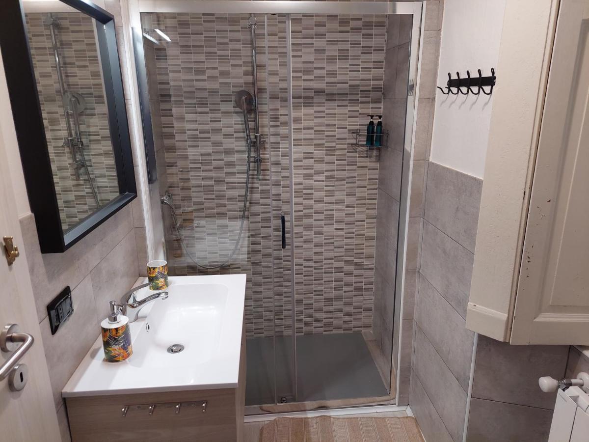 Appartement La Casa Sul Porto à Laveno-Mombello Extérieur photo