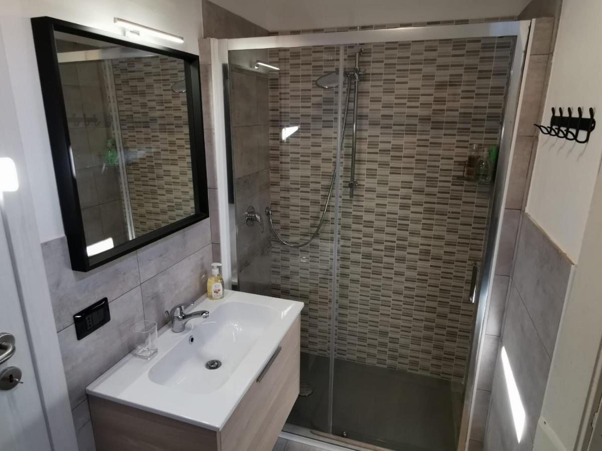 Appartement La Casa Sul Porto à Laveno-Mombello Extérieur photo
